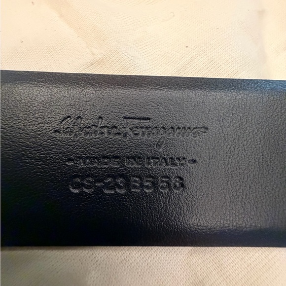 Salvatore Ferragamo Black and Gold Pebbled Belt - Picture 4 of 8